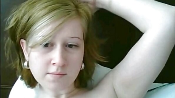 Блондинката Оливия Остин с големи цици прави секс в басейна и прави български порно клипчета свирка