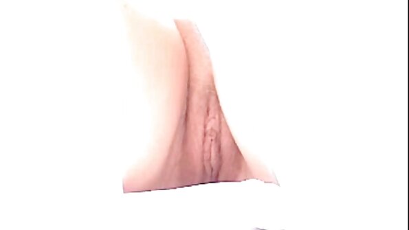 Сочно порно маце в чорапи българскопорно анално чука на дивана