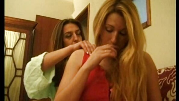 Грудаста блондинка нетърпеливо българско порно скрита камера смуче и чука