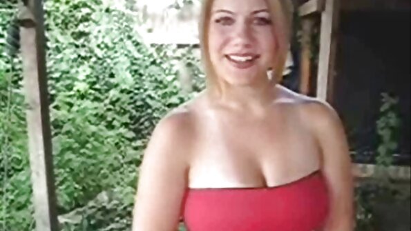 Малка мацета Кенди Уайт, яко българско порно обслужваща първата си Би Би Си